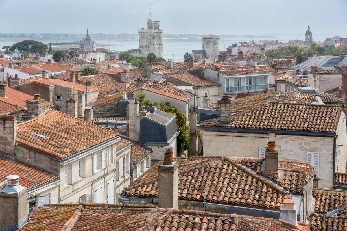 Couvreur à La Rochelle : diagnostic et devis de réfection