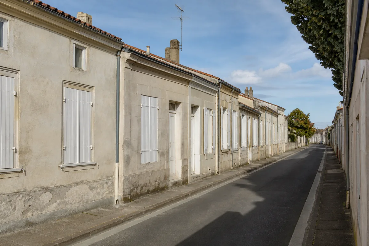 Maçon à Rochefort : pierre, linteaux et enduits à la chaux