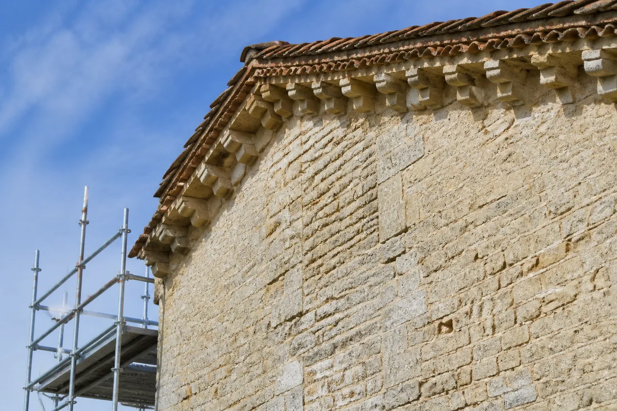Maçonnerie Charente-Maritime : pierre, arases et génoises